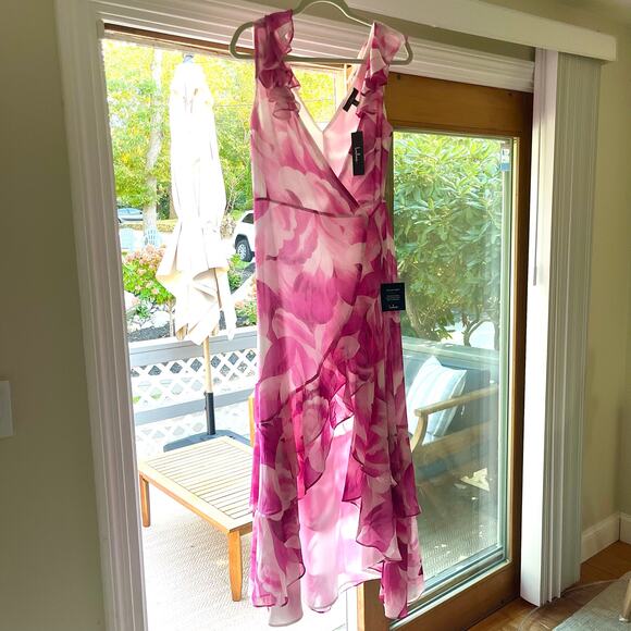 NWT LULUS Pink & White Floral Ruffle Midi Wrap Dress, Size M - Picture 1 of 9